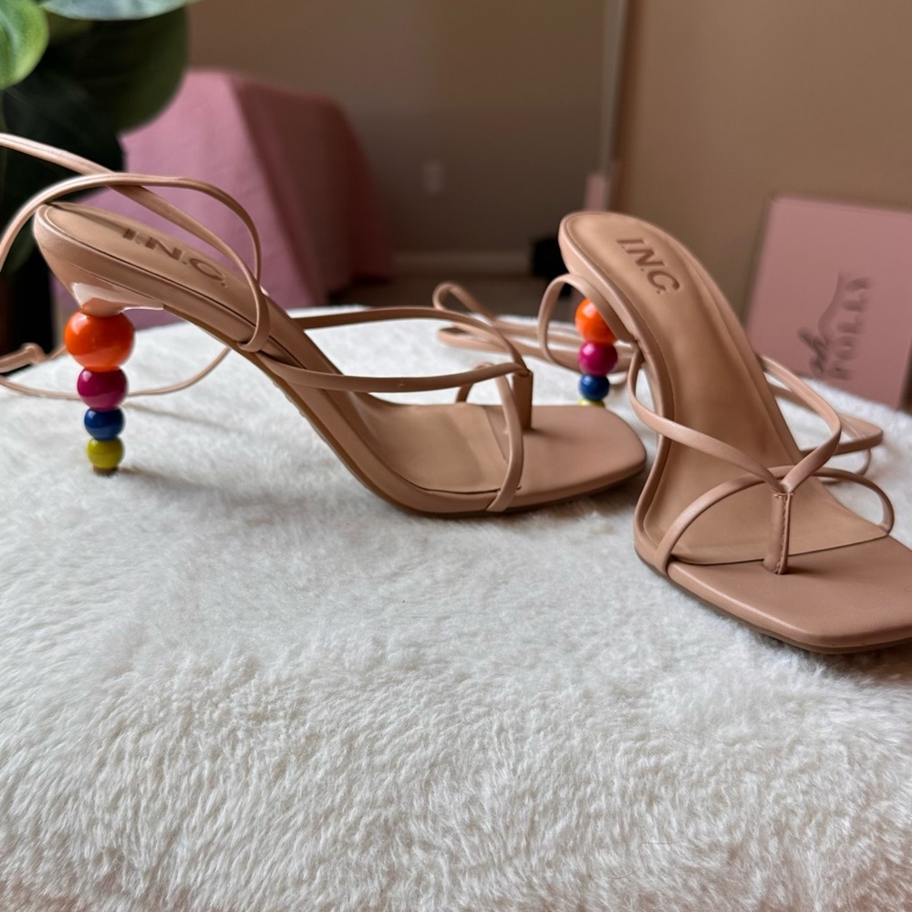Wrapped heels - Picture 2 of 7